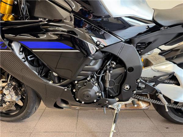 2024 YAMAHA YZF-R1M