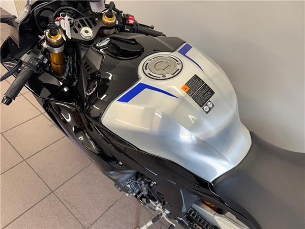2024 YAMAHA YZF-R1M