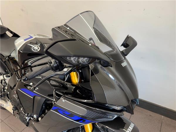 2024 YAMAHA YZF-R1M