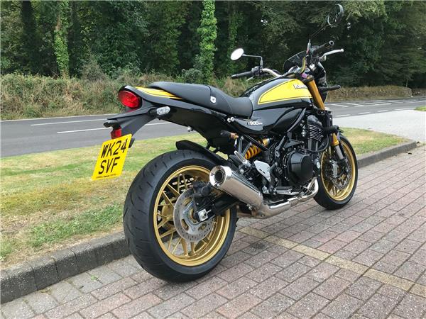 2024 Kawasaki Z900 RS SE