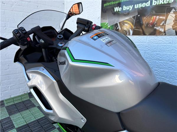 2024 Kawasaki Ninja 7 Hybrid