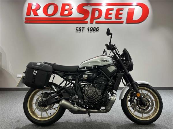 2024 Yamaha XSR 700 Legacy Silver