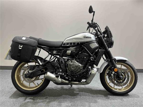 2024 Yamaha XSR 700 Legacy Silver