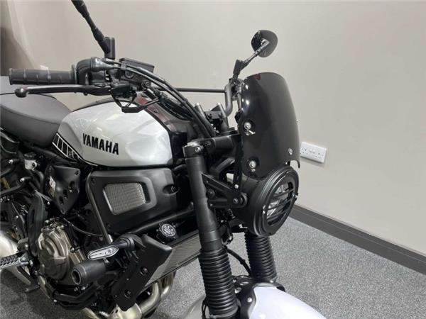2024 Yamaha XSR 700 Legacy Silver