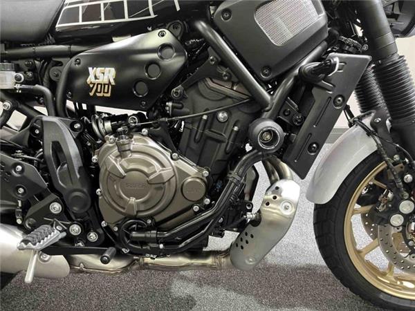 2024 Yamaha XSR 700 Legacy Silver