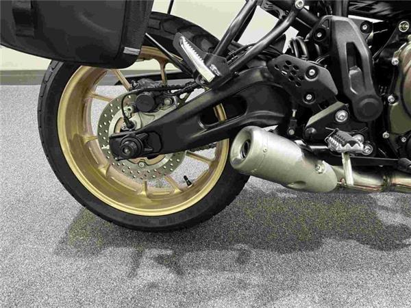 2024 Yamaha XSR 700 Legacy Silver