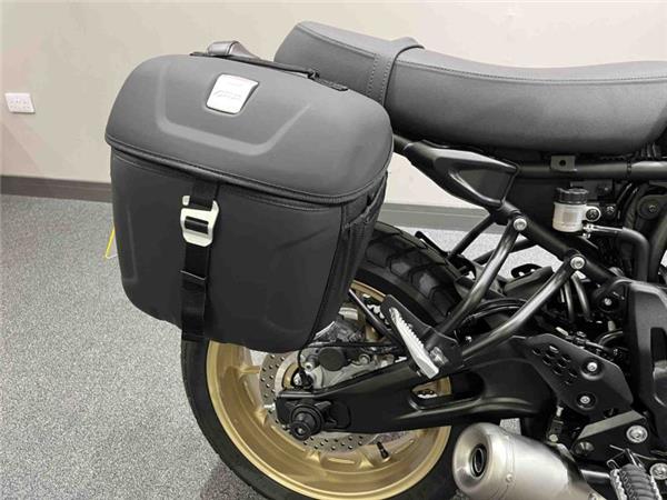2024 Yamaha XSR 700 Legacy Silver