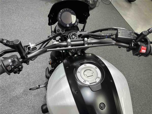 2024 Yamaha XSR 700 Legacy Silver