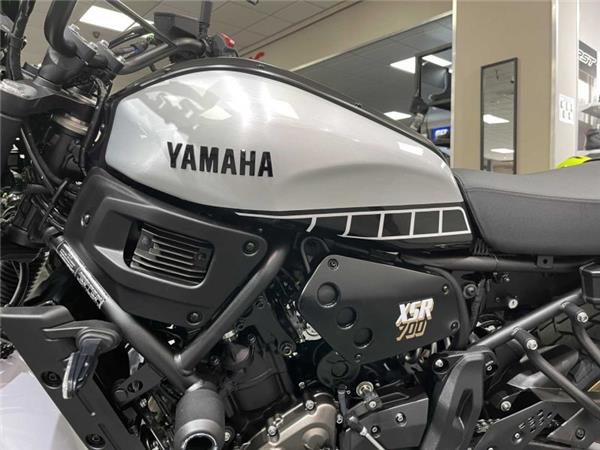 2024 Yamaha XSR 700 Legacy Silver
