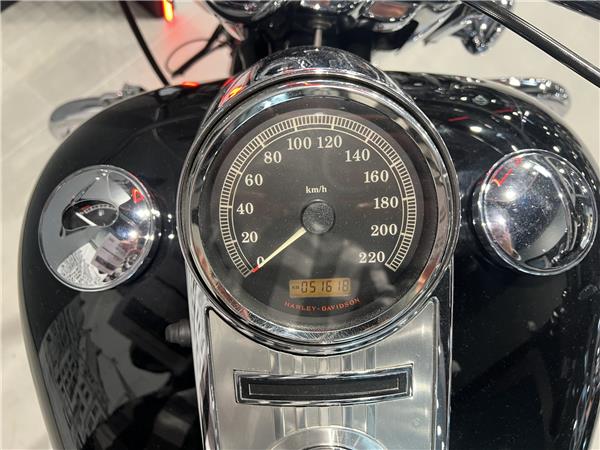 2010 HARLEY-DAVIDSON ROAD KING