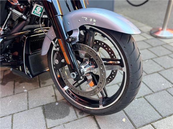 2025 Harley-Davidson Street Glide FLHX