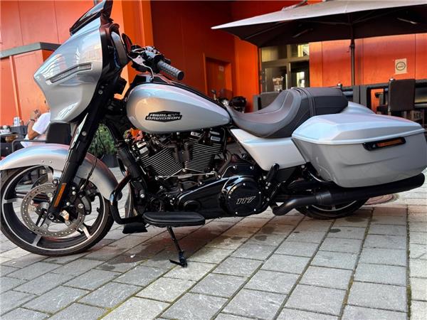 2025 Harley-Davidson Street Glide FLHX