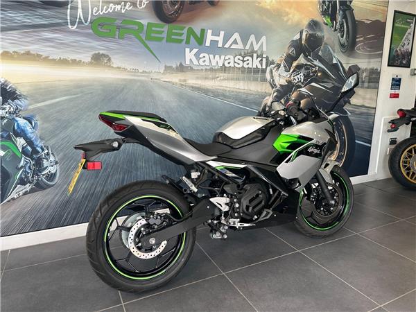 2025 Kawasaki Ninja e-1