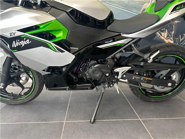 2025 Kawasaki Ninja e-1
