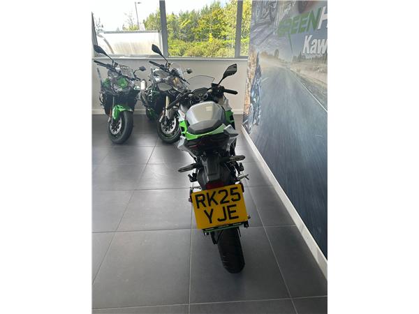 2025 Kawasaki Ninja e-1