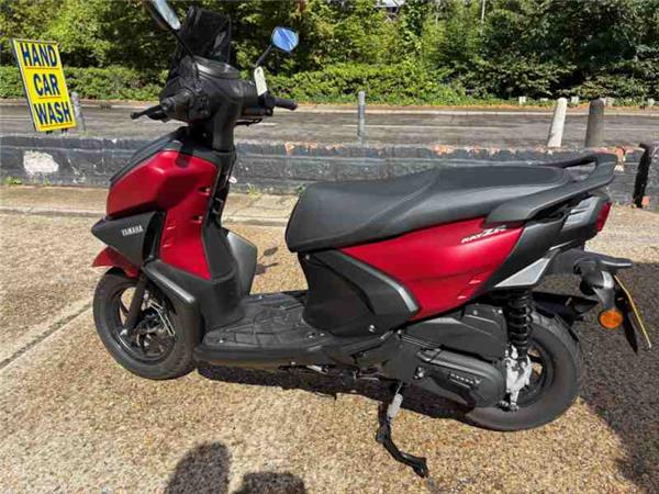 2024 Yamaha LCG125 RAYZR RED