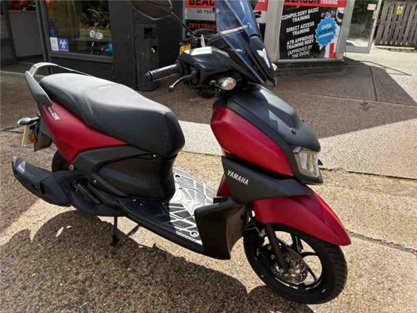 2024 Yamaha LCG125 RAYZR RED