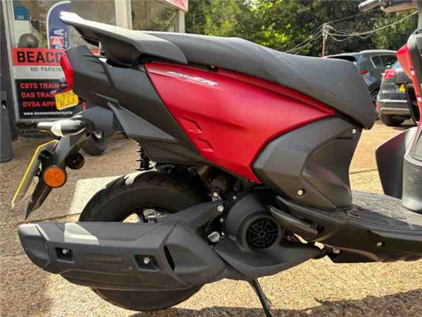 2024 Yamaha LCG125 RAYZR RED