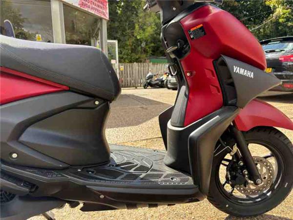 2024 Yamaha LCG125 RAYZR RED