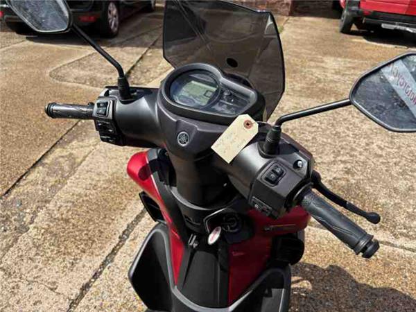 2024 Yamaha LCG125 RAYZR RED