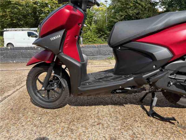 2024 Yamaha LCG125 RAYZR RED