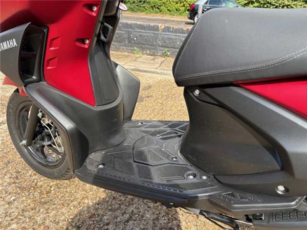 2024 Yamaha LCG125 RAYZR RED