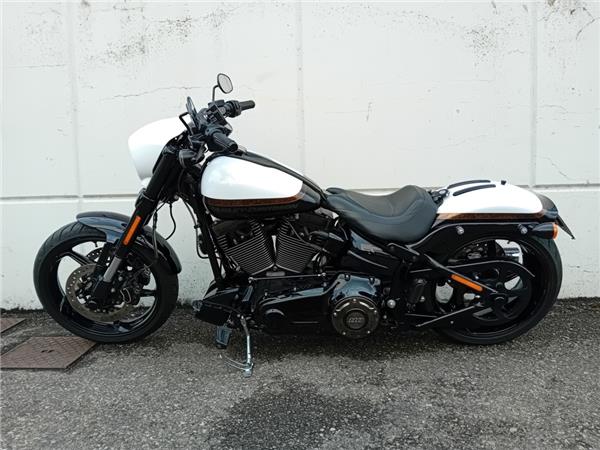 Harley-Davidson CVO - Custom Vehicle Operations Pro Street Breakout 