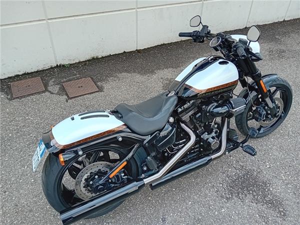 Harley-Davidson CVO - Custom Vehicle Operations Pro Street Breakout 