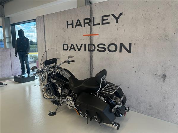 2015 harley-davidson FLHRC 1690 Road King Classic