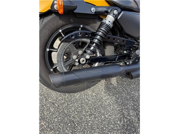 Harley-Davidson Sportster XL883N - 883 Iron
