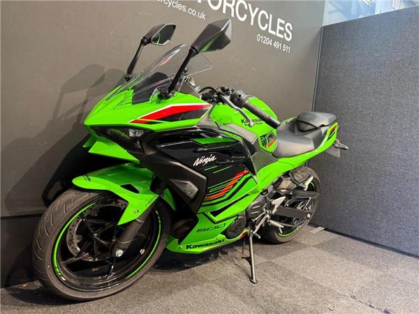 2025 KAWASAKI NINJA 500 SE
