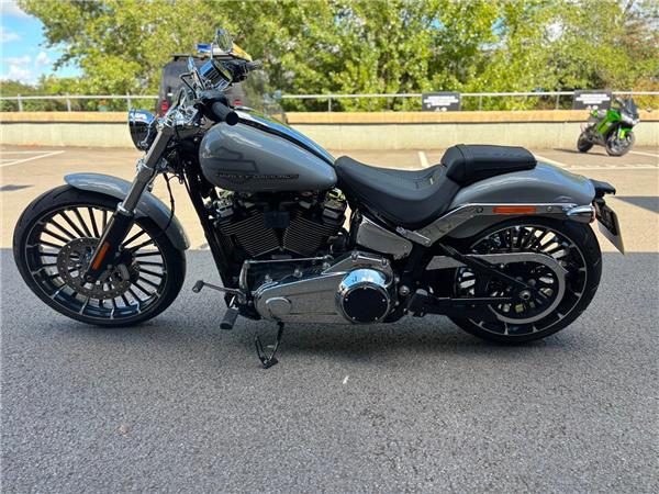 2025 HARLEY-DAVIDSON BREAKOUT