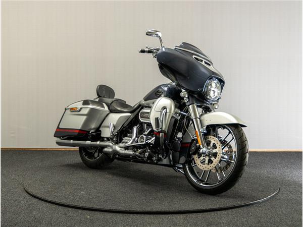 2019 Harley-Davidson FLHXSE CVO Street Glide