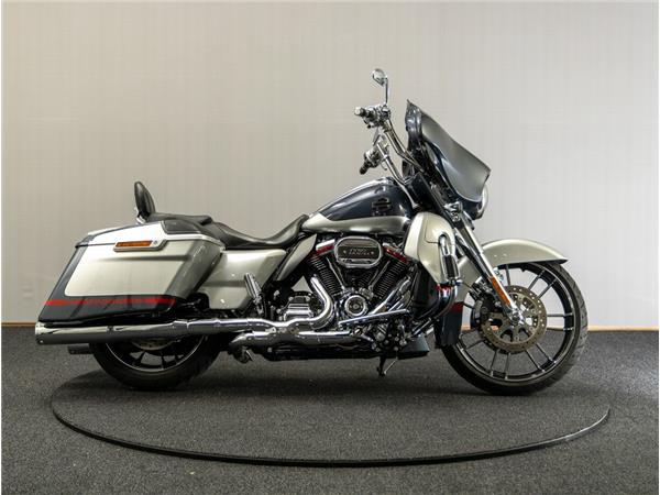 2019 Harley-Davidson FLHXSE CVO Street Glide