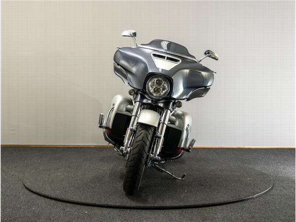 2019 Harley-Davidson FLHXSE CVO Street Glide