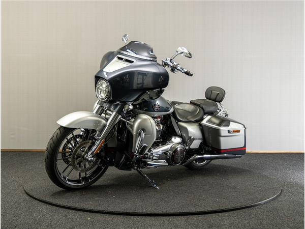 2019 Harley-Davidson FLHXSE CVO Street Glide