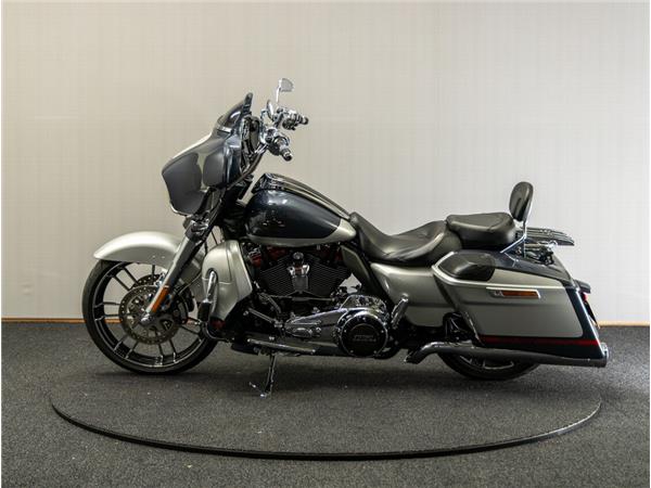 2019 Harley-Davidson FLHXSE CVO Street Glide