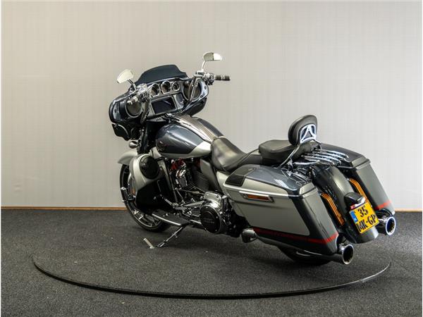 2019 Harley-Davidson FLHXSE CVO Street Glide