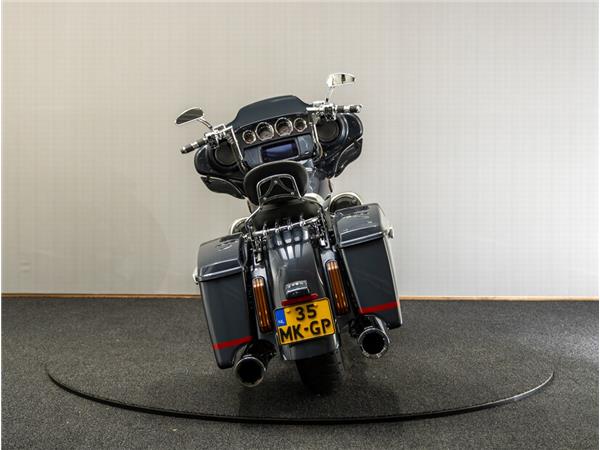 2019 Harley-Davidson FLHXSE CVO Street Glide