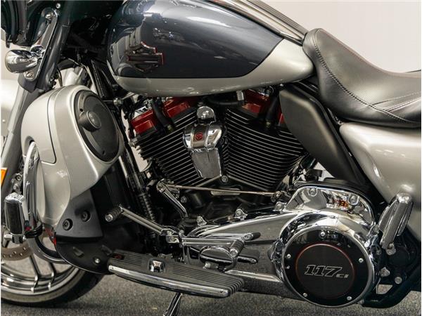 2019 Harley-Davidson FLHXSE CVO Street Glide