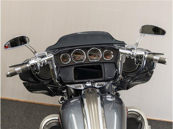 2019 Harley-Davidson FLHXSE CVO Street Glide