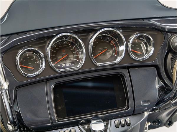 2019 Harley-Davidson FLHXSE CVO Street Glide