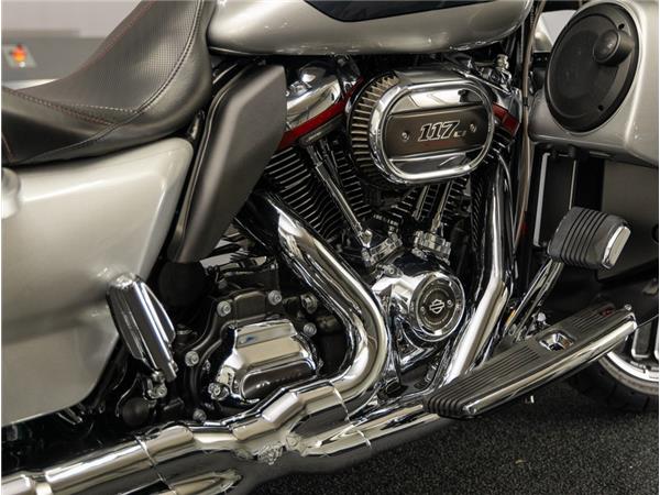 2019 Harley-Davidson FLHXSE CVO Street Glide