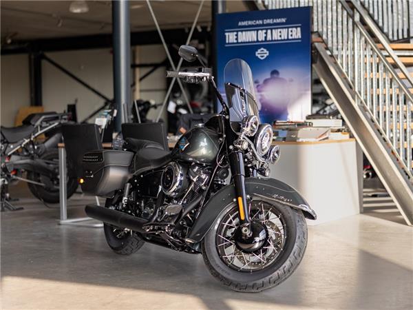 New Harley-Davidson FLHC Heritage Classic Solid Colour