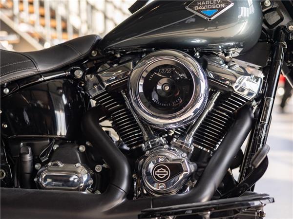 New Harley-Davidson FLHC Heritage Classic Solid Colour