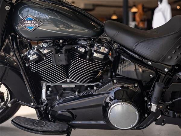 New Harley-Davidson FLHC Heritage Classic Solid Colour
