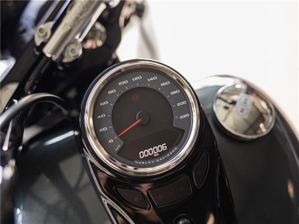 New Harley-Davidson FLHC Heritage Classic Solid Colour