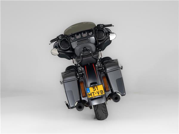 2018 Harley-Davidson FLHXSE CVO Street Glide