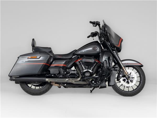 2018 Harley-Davidson FLHXSE CVO Street Glide