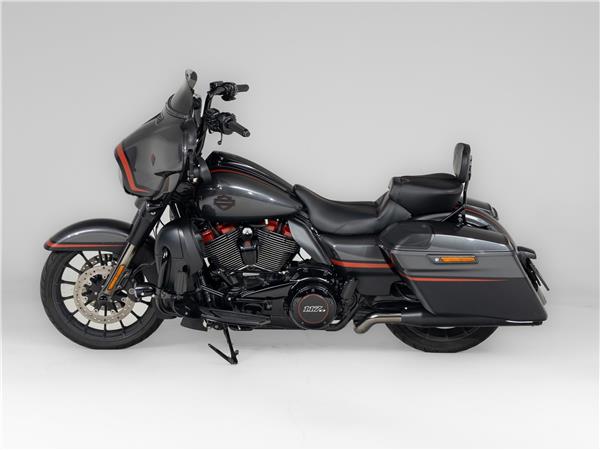 2018 Harley-Davidson FLHXSE CVO Street Glide